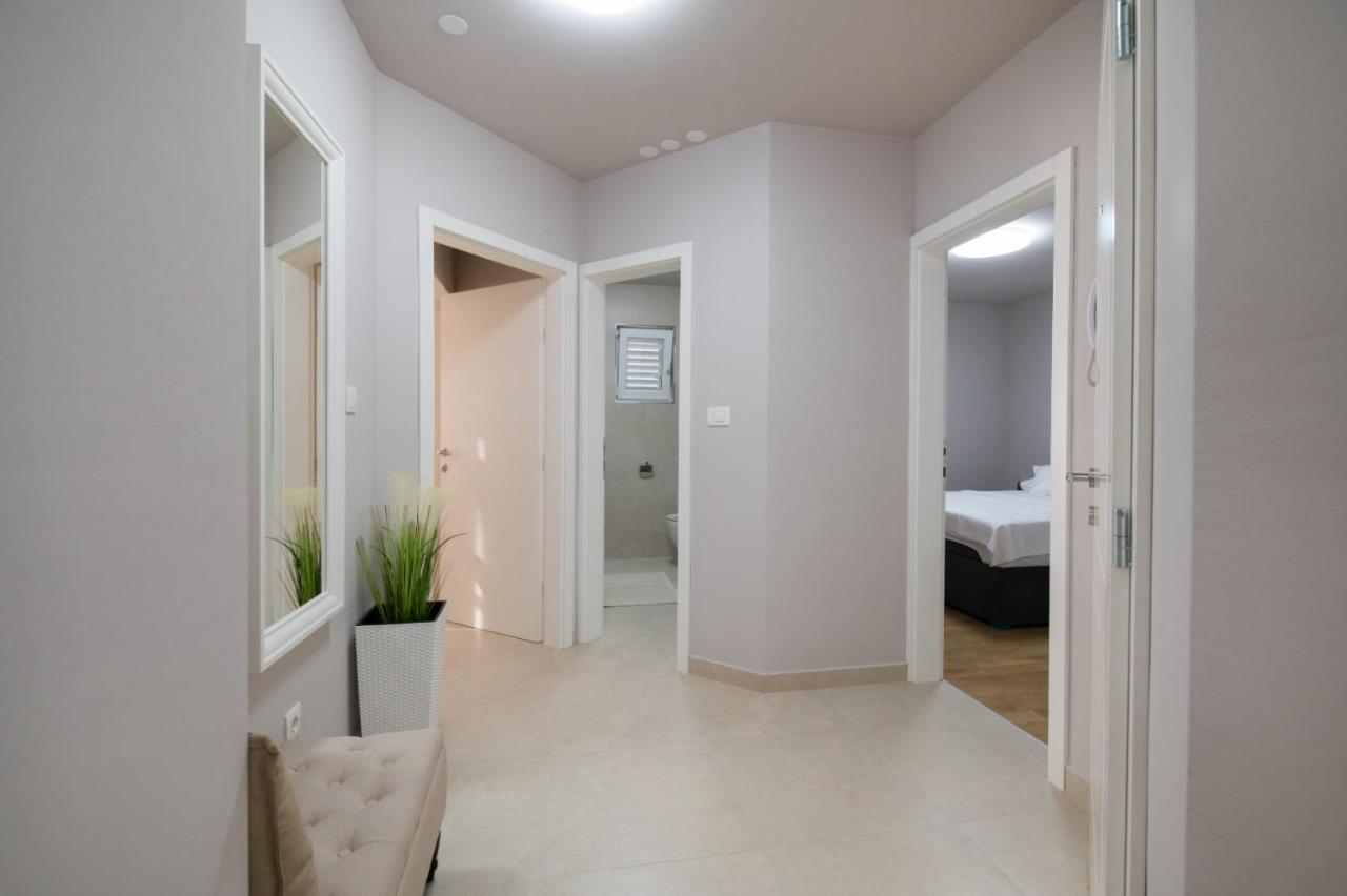 Brand New Aparment With Sea View & Swimming Pool At Ciovo - Villa Fiorentini Trogir Dış mekan fotoğraf