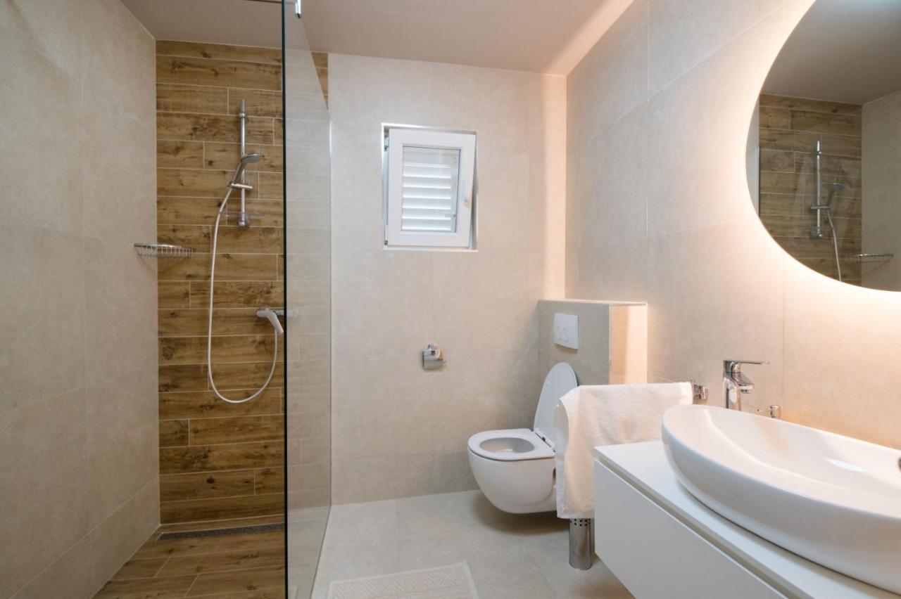 Brand New Aparment With Sea View & Swimming Pool At Ciovo - Villa Fiorentini Trogir Dış mekan fotoğraf