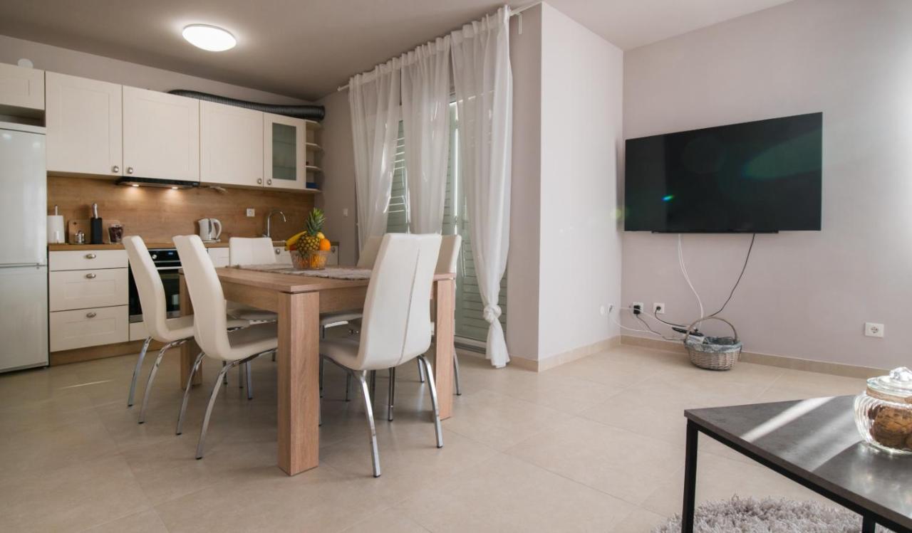 Brand New Aparment With Sea View & Swimming Pool At Ciovo - Villa Fiorentini Trogir Dış mekan fotoğraf