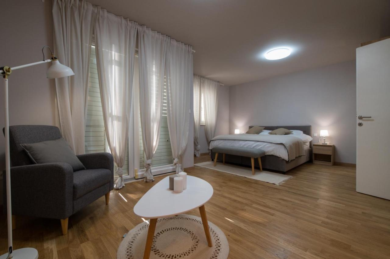 Brand New Aparment With Sea View & Swimming Pool At Ciovo - Villa Fiorentini Trogir Dış mekan fotoğraf