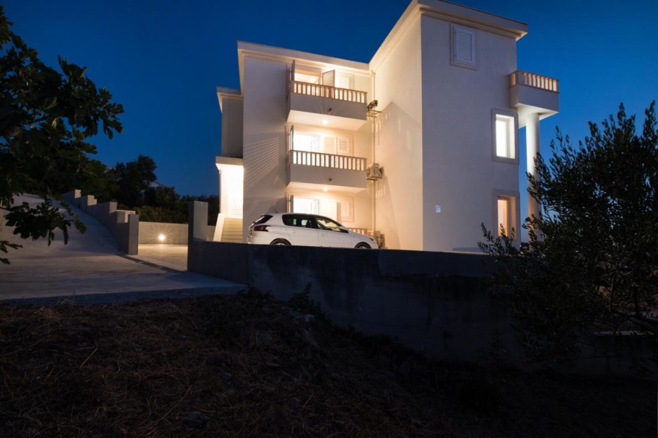 Brand New Aparment With Sea View & Swimming Pool At Ciovo - Villa Fiorentini Trogir Dış mekan fotoğraf