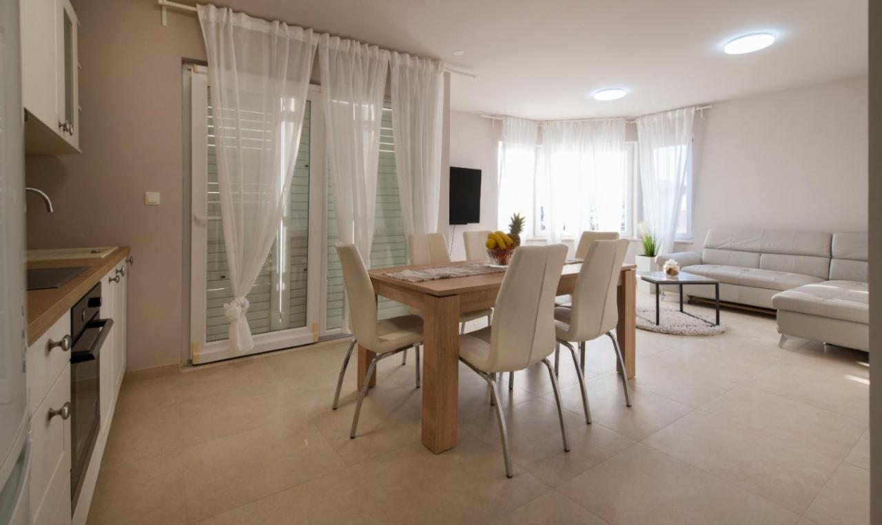 Brand New Aparment With Sea View & Swimming Pool At Ciovo - Villa Fiorentini Trogir Dış mekan fotoğraf