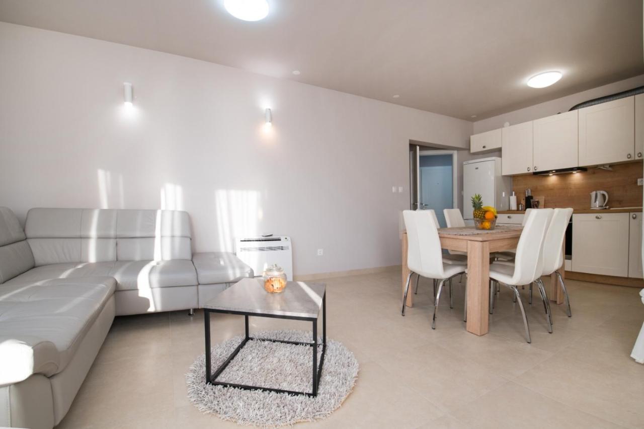 Brand New Aparment With Sea View & Swimming Pool At Ciovo - Villa Fiorentini Trogir Dış mekan fotoğraf