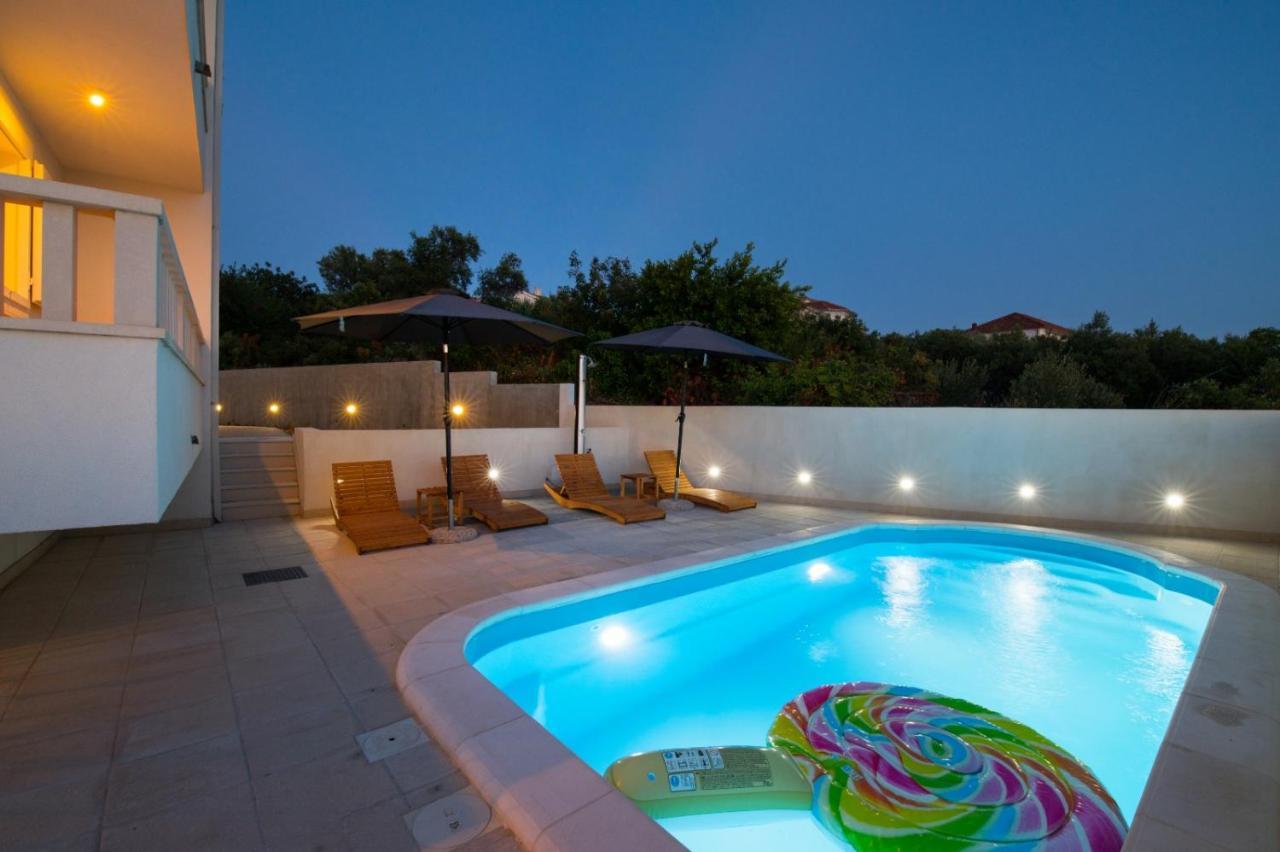 Brand New Aparment With Sea View & Swimming Pool At Ciovo - Villa Fiorentini Trogir Dış mekan fotoğraf