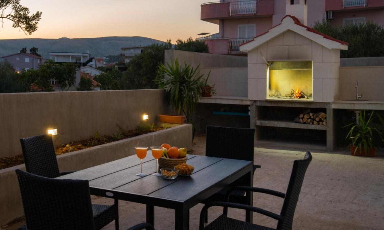 Brand New Aparment With Sea View & Swimming Pool At Ciovo - Villa Fiorentini Trogir Dış mekan fotoğraf